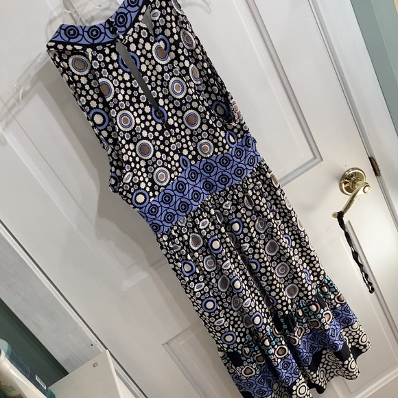 Open Shoulder Halter Dress - Picture 4 of 7